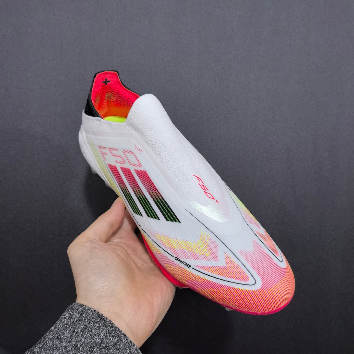 F50+ LACELESS