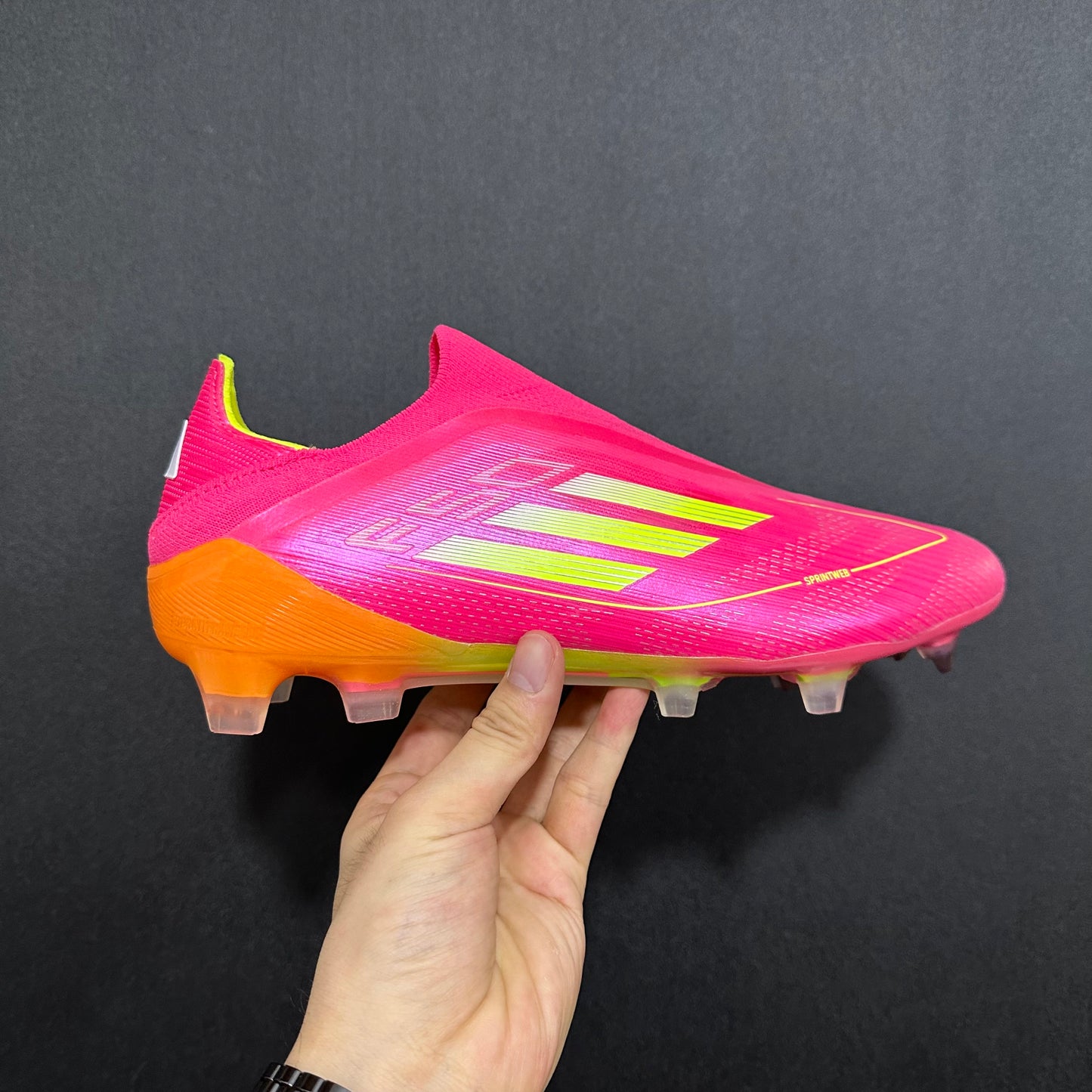 F50 LACELESS